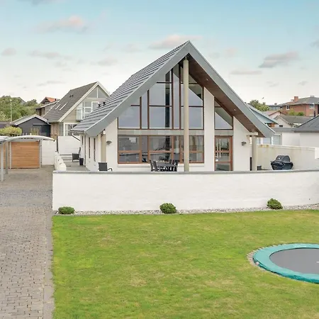Three-bedroom Holiday In V Tatil Evi Esbjerg